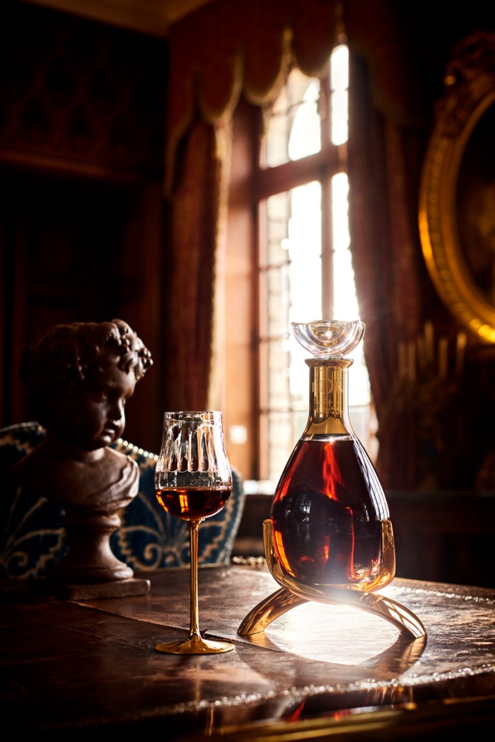 L'OR de Jean Martell - Réserve du Château Chanteloup under table