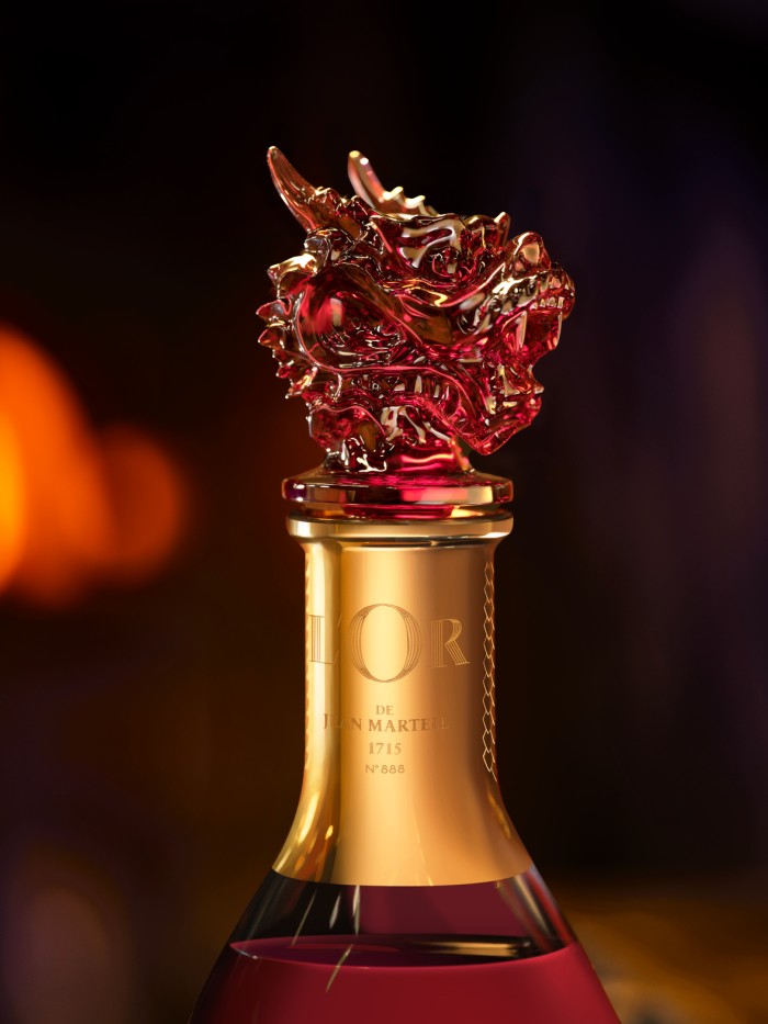 Zoomed-in view of the stopper of L'Or de Jean Martell - Zodiac Edition L'Assemblage du Dragon