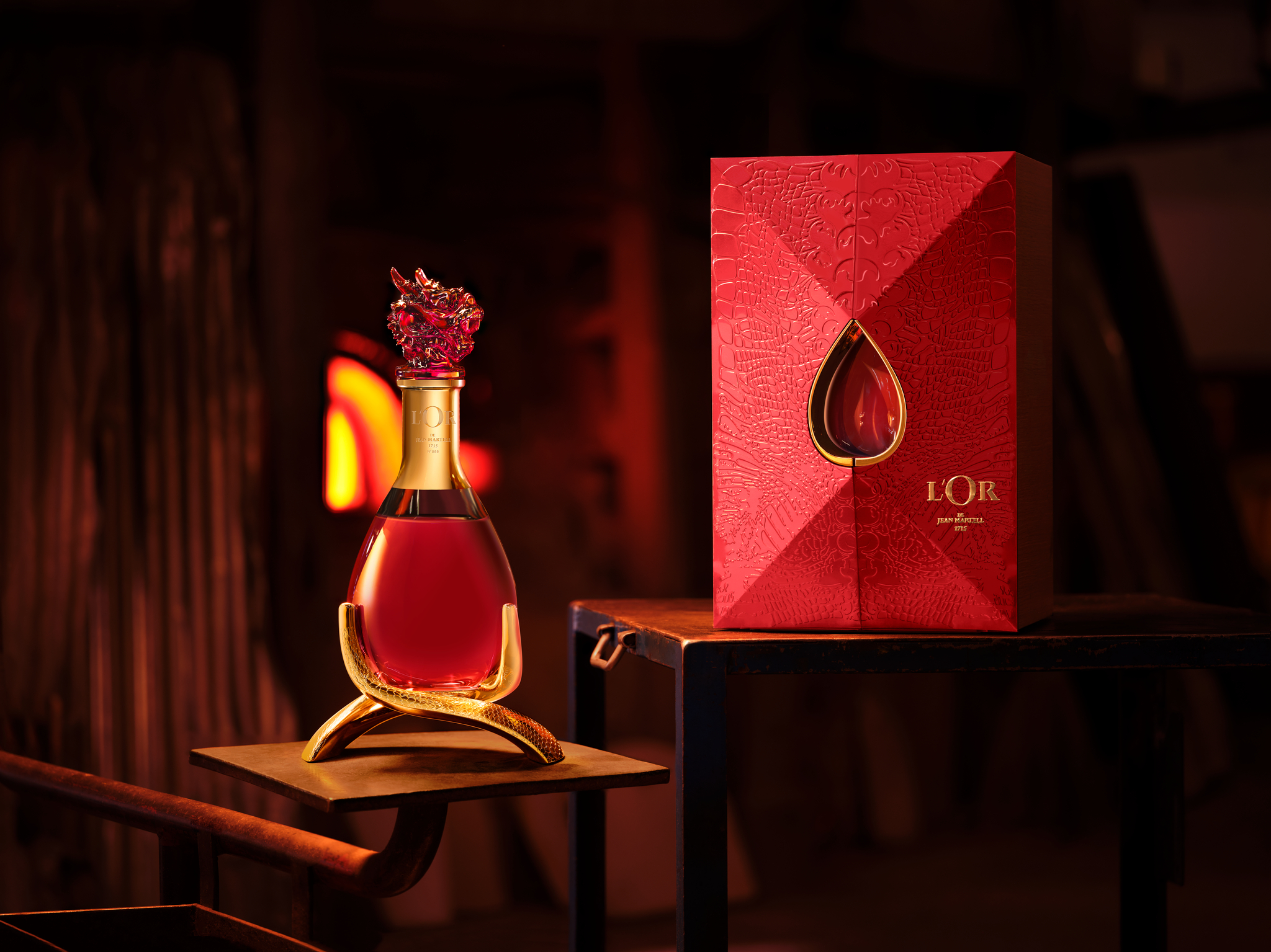 Visual of L'Or de Jean Martell - Zodiac Edition L'Assemblage du Dragon with baccarat packaging